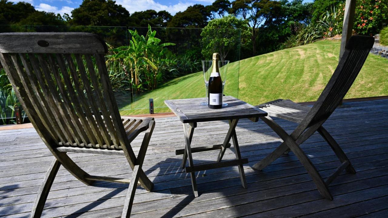 Kaka Ridge Retreat Luxury Cottage Tawharanui Exterior photo