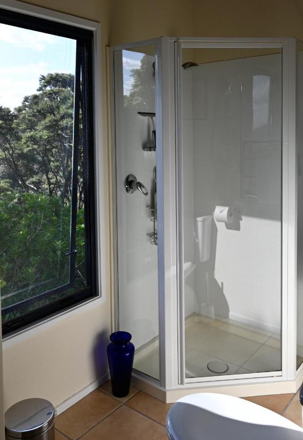 Kaka Ridge Retreat Luxury Cottage Tawharanui Exterior photo
